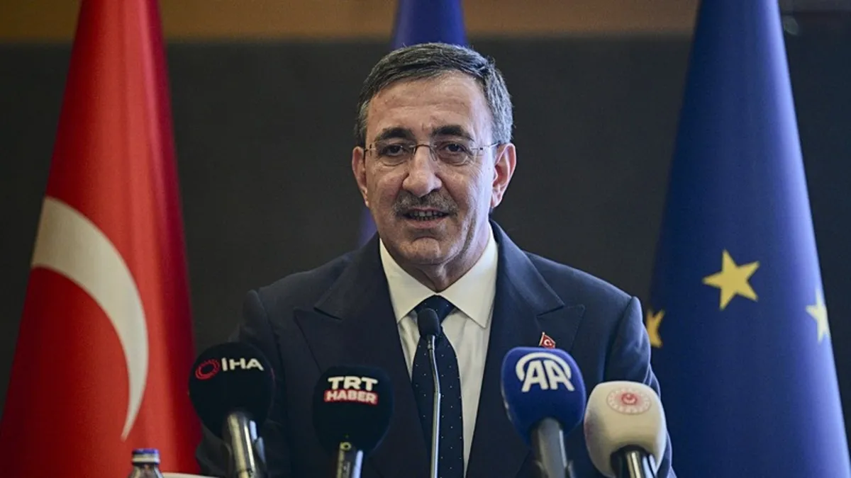 Cevdet Yılmaz: Romanya ile ticaret hedefimiz 15 milyar dolar Cevdet Yılmaz: Romanya ile ticaret hedefimiz 15 milyar dolar