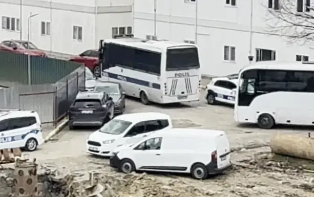 son-dakika-unlulere-uyusturucu-sorusturmasinda-yeni-dalga-mehmet-ustundag-ibrahim-barut-ve-fenomen-bilal-hanci-1768895763640.png (613×385)