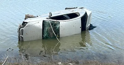 Otomobil su birikintisine devrildi, sürücü yaralandı #sivas