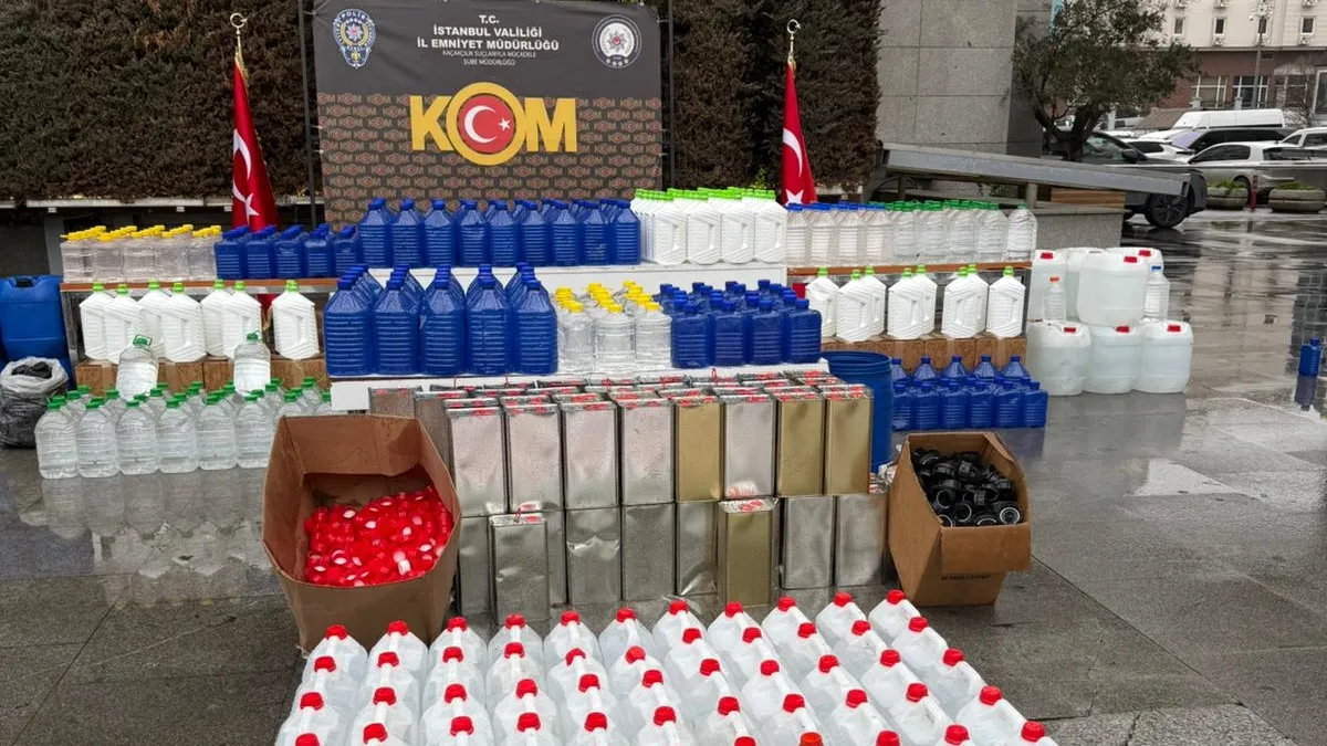 İstanbul polisinden yılbaşı öncesi operasyonu: 161 bin şişe sahte içki satışı önlendi İstanbul polisinden yılbaşı öncesi operasyonu: 161 bin şişe sahte içki satışı önlendi