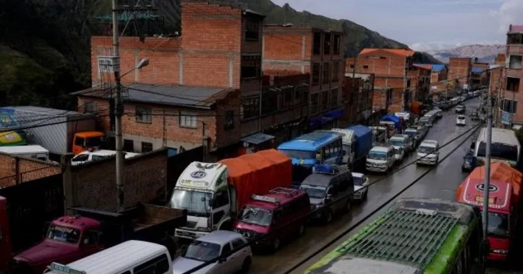 Bolivya’da otobüs kayaya çarptı: 13 ölü