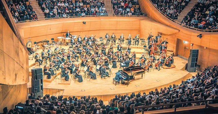 CSO’da ’200. yıl’ izdihamı
