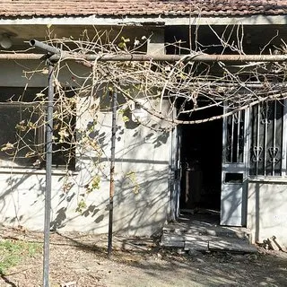 Yanan evinde ölü bulundu