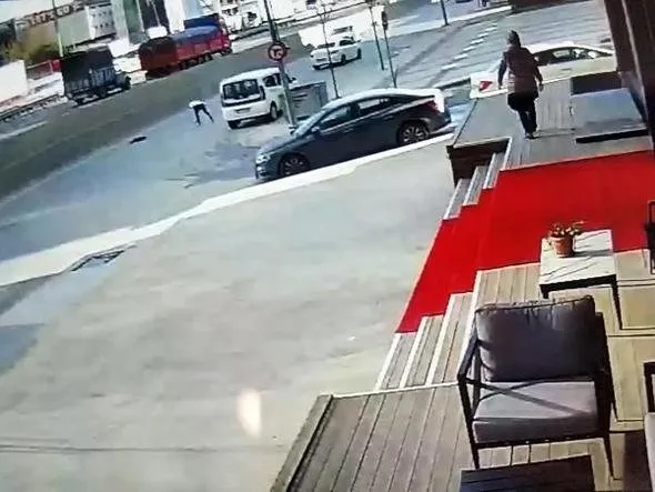 Kaçarken paraları yola saçıldı