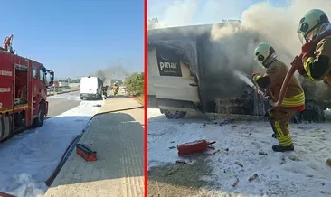 Hatay’da korkutan yangın! Seyir halindeki minibüs alev topuna döndü: Patlamalar peş peşe geldi! #hatay