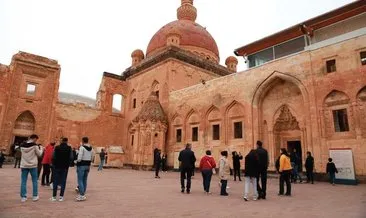 İshak Paşa Sarayı’na ziyaretçi akını