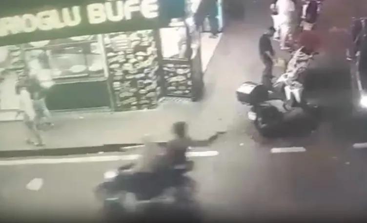 16 yaşındaki genç sokak ortasında dehşet saçtı: Husumetlisi olduğu 4 kişiyi vurdu!