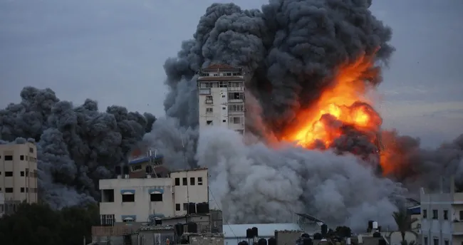 İsrail uçaklarının Gazze’nin farklı bölgelerine saldırılarında en az 30 kişi öldü İsrail uçaklarının Gazze’nin farklı bölgelerine saldırılarında en az 30 kişi öldü