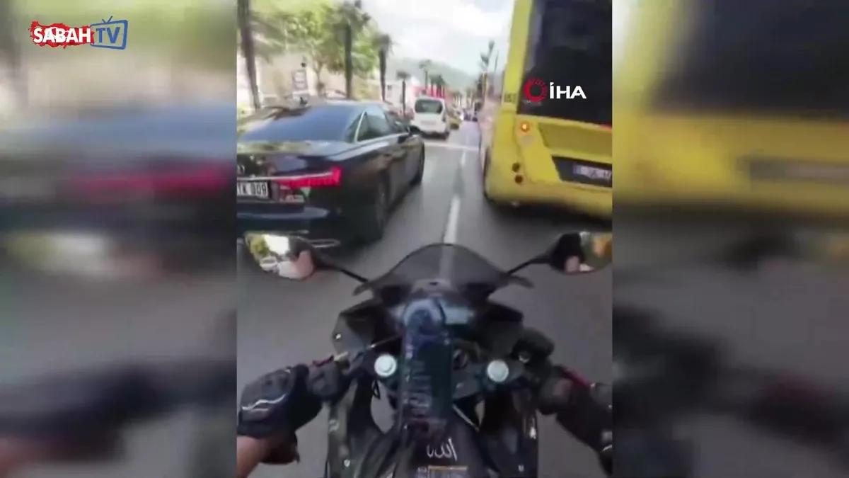 Yolun karşısına geçmeye çalışan yayaya motosiklet çarptı: O anlar kask kamerasında videosunu izle Yolun karşısına geçmeye çalışan yayaya motosiklet çarptı: O anlar kask kamerasında videosunu izle