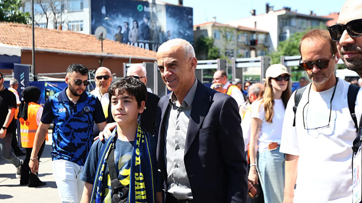 Fenerbahçe Futbol Direktörü Oğuz Çetin