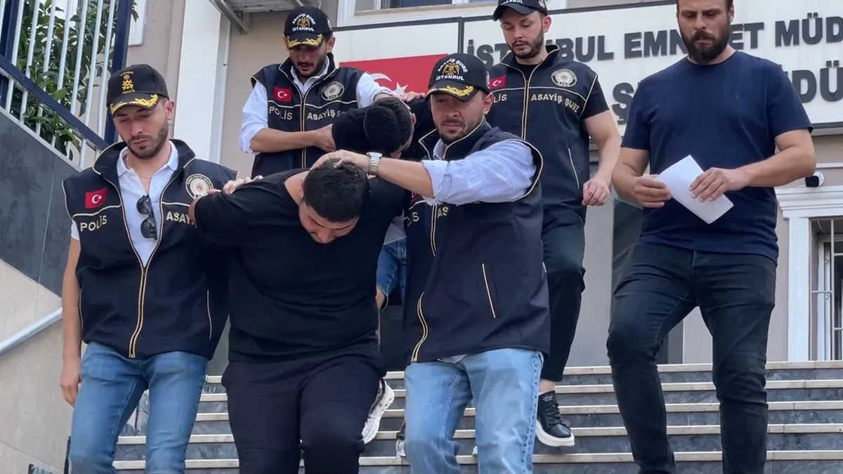 Fatih'te Iraklı iş adamı silahlı saldırıda ölmüştü: Failler yurt dışına kaçma hazırlığında yakalandı! Kanlı infazda sosyal medya talimatı... haber görseli