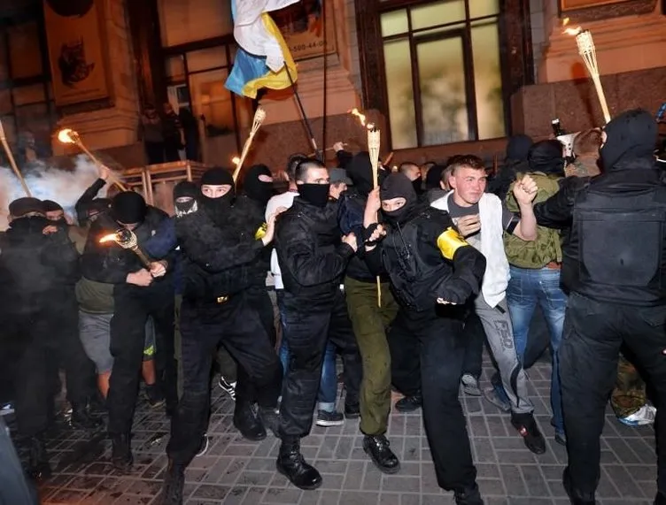 Kiev’de bu kez Rus karşıtları kapıştı