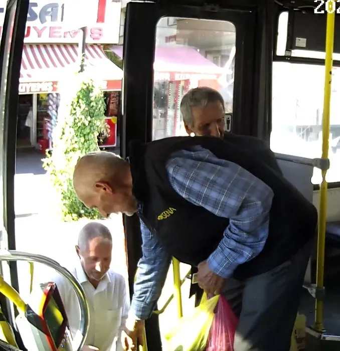 Kayseri’de otobüsün kapısından düşen adam hayatını kaybetti