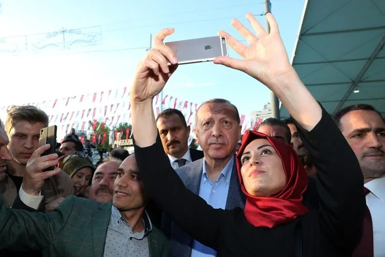 Başkan Erdoğan İstiklal Caddesi'nde yürüdü