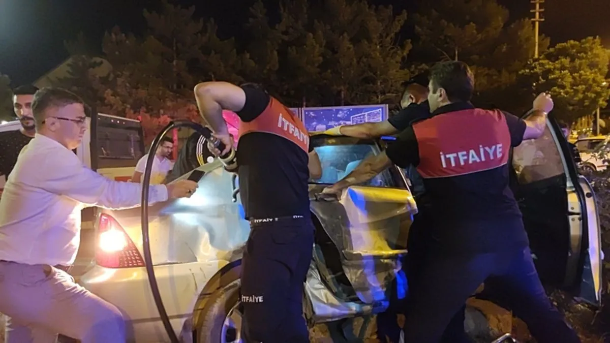 Sivas’ta kavşakta korkutan kaza: 7 kişi yaralandı! Sivas’ta kavşakta korkutan kaza: 7 kişi yaralandı!