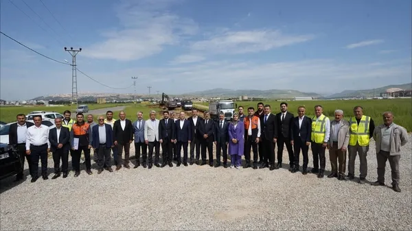adiyaman-celikhan-yolu-sehir-gecisi-calismalari-basladi-1778768653862.jpg