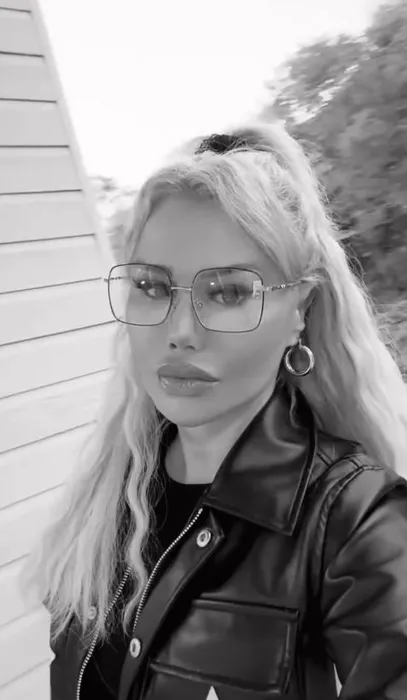 Milyonluk teknesinin sefasını sürüyor! Türkücü Ceylan yeni teknesiyle tatilde...