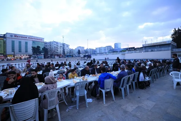 sanliurfada-iftar-cadirlari-paylasmanin-ve-dayanismanin-adresi-oldu-1741707566970.jpg