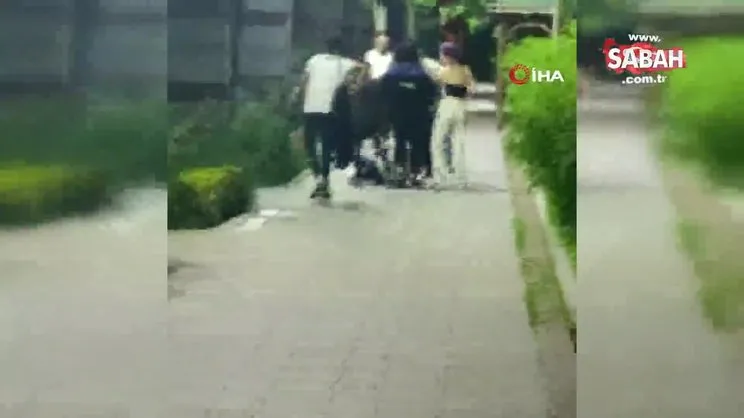 Ankara’da 2 genç kız sözlü olarak tacize uğradıkları kişiyi tekme tokat dövdü | Video