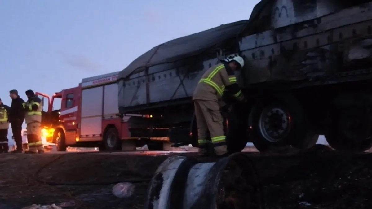 Dorsede çıkan yangın tırı sarmadan söndürüldü Dorsede çıkan yangın tırı sarmadan söndürüldü