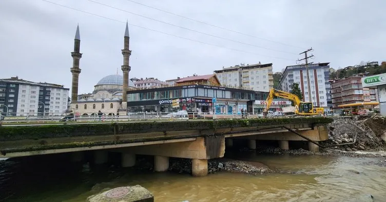Çayeli’nde riskli köprüler yıkılıyor