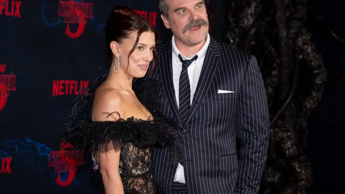 Zorbalık iddialarına yanıt! David Harbour ile araları bozuk mu?