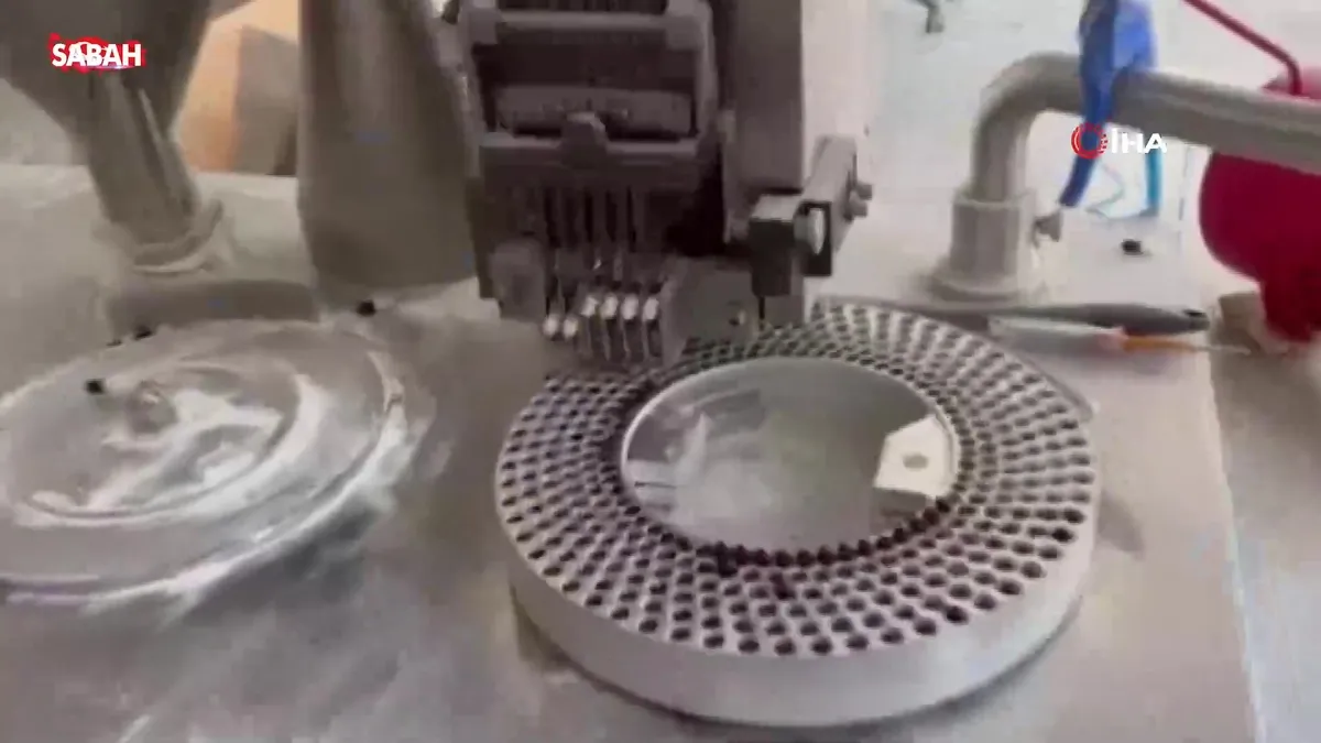 İzmir’de zehir tacirlerine büyük darbe: 121 bin 816 uyuşturucu nitelikli hap ele geçirildi | Video videosunu izle İzmir’de zehir tacirlerine büyük darbe: 121 bin 816 uyuşturucu nitelikli hap ele geçirildi | Video videosunu izle
