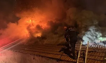 Bursa’da yangın: 4 dükkan alevlere teslim oldu #bursa