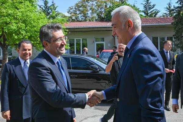 bankacilik-ve-turizm-zirvesinde-kritik-bulusma-yaz-sezonu-masaya-yatirildi-1778670704780.jpg