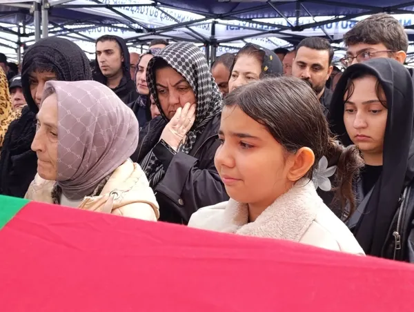 okul-saldirisinda-agir-yaralanan-minik-almina-yasam-savasini-kaybetti-1777807054844.jpg