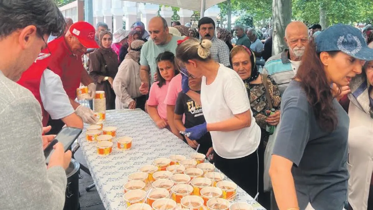 Şehitlerimizin hatırası için aşure kaynatıldı