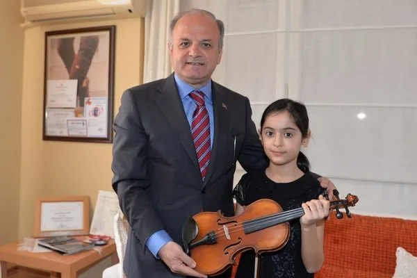 dunya-3su-genc-keman-sanatcisi-lacin-akyol-trafik-kazasinda-hayatini-kaybetti-cumhurbaskani-erdogan-akyola-hed-1738927773869.jpg