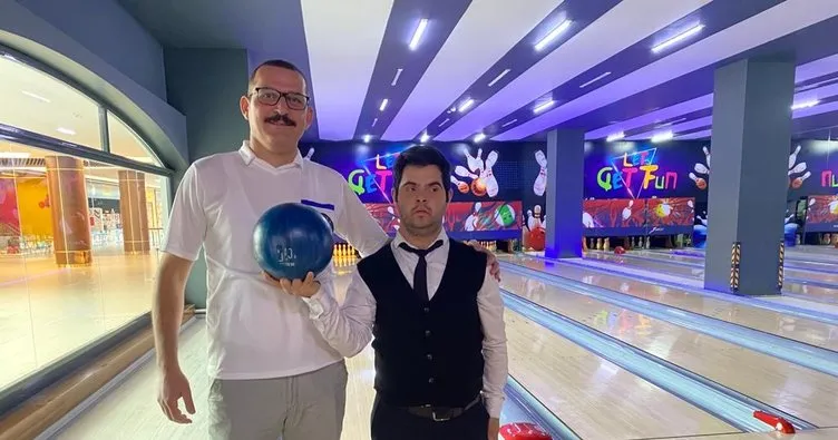 Down Sendromlu çocukların Bowling keyfi