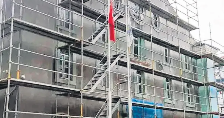 Tarihin üzerine sıva