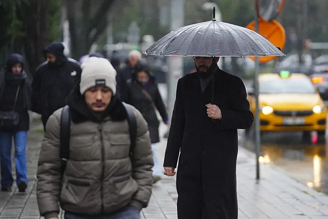 son-dakika-bahari-beklerken-kis-geri-geliyor-meteorolojiden-istanbul-dahil-12-il-icin-sari-alarm-saat-vererek-1774672745437.jpeg