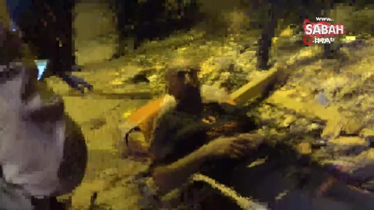 Silahla oynarken kendisini vurdu | Video