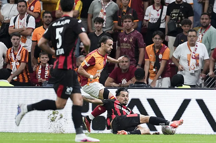 canli-super-ligde-galatasaray-corum-fk-maci-ilk-yari-oynaniyor-1786733717739.jpeg