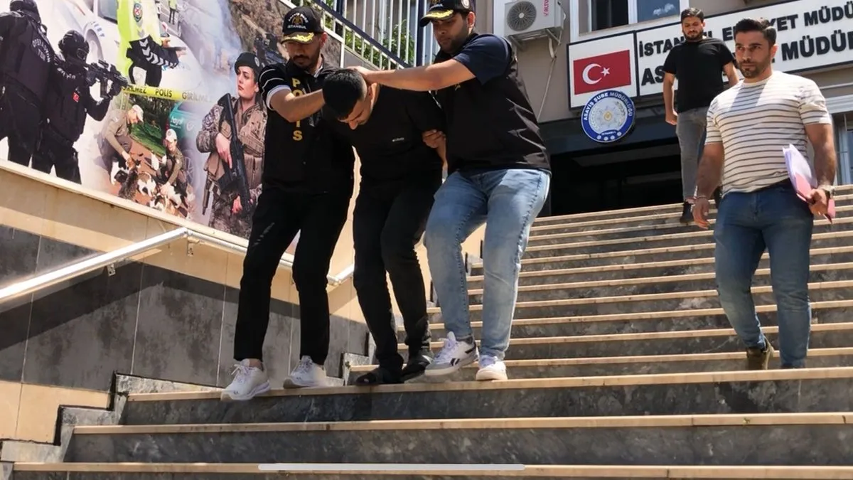 Bagajda bıraktığı 4 milyonu saniyeler içinde çaldılar! Milyonluk soygun kameralara yansıdı
