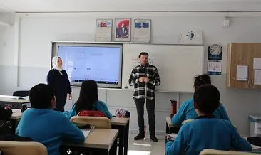 Görme engeli öğretmenlik hayalini engelleyemedi! Öğrencilerine bakın nasıl ışık oluyor... #erzurum