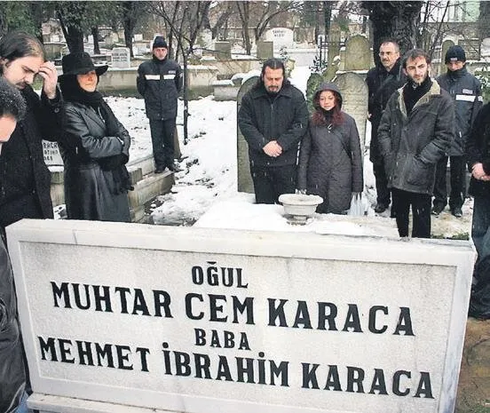 Cem Karaca'nın hüzünlü hikâyesi 'Beni babamın koynuna defnedin' - Pazar  Sabah Haberleri