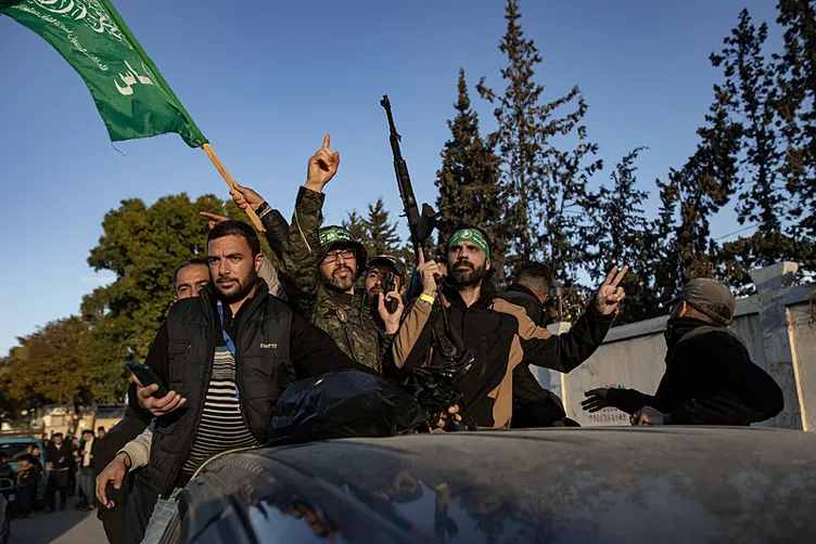 Ateşkes tehlikede: Esir takasında kriz! Netanyahu bahanelerle süreci çıkmaza sokuyor