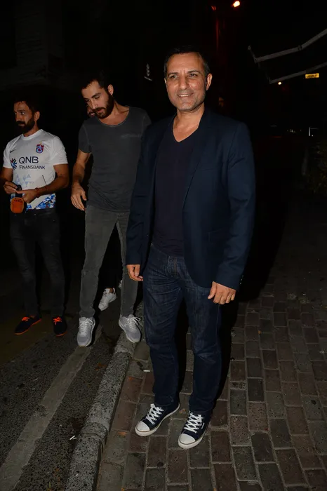 24 yaş küçük sevgilisiyle ayrılmıştı... Şarkıcı Rafet El Roman’dan beklenmedik aşk sinyali! Tam anlamıyla...