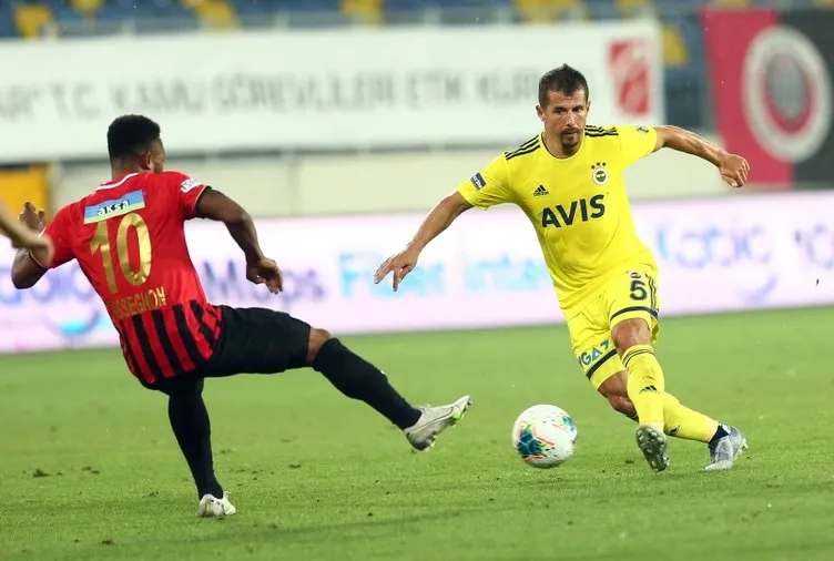 Fenerbahçe'de kaptanlık krizi! Pazubandı kenara fırlattı