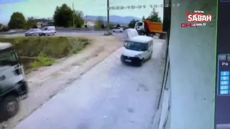 Yolcu minibüsünün çarptığı asfaltlama işçisi hayatını kaybetti | Video