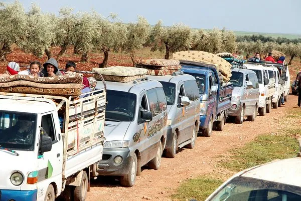 Siviller terör güvenli bölgeye doğru ilerlemeye devam ediyor! İşte son görüntüler