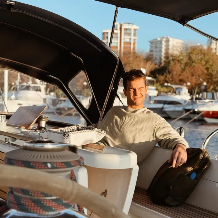 Mehmet Aslantuğ ile yakışıklı oğlu Can Aslantuğ’un tekne keyfi! Karizmasını babasından almış