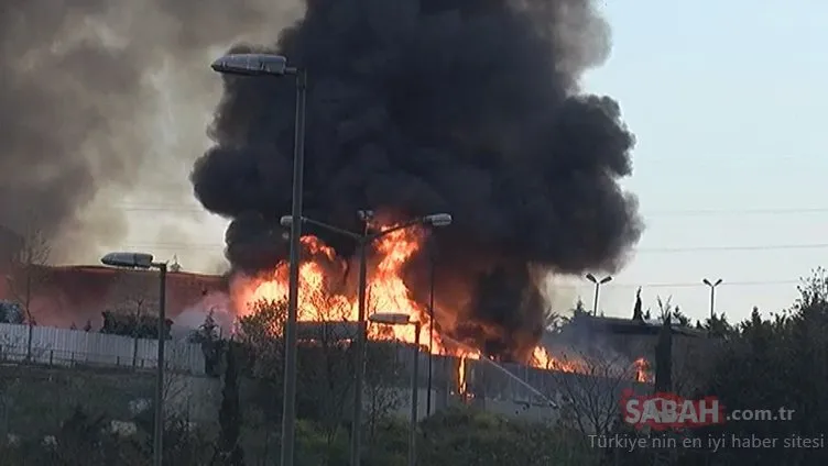 İstanbul’da ambalaj atığı toplama ve ayırma tesisinde yangın! Alevler her yeri sardı