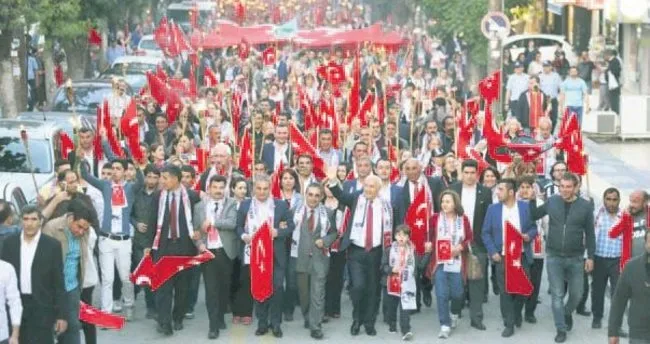 1 km uzunluğunda Türk bayrağı