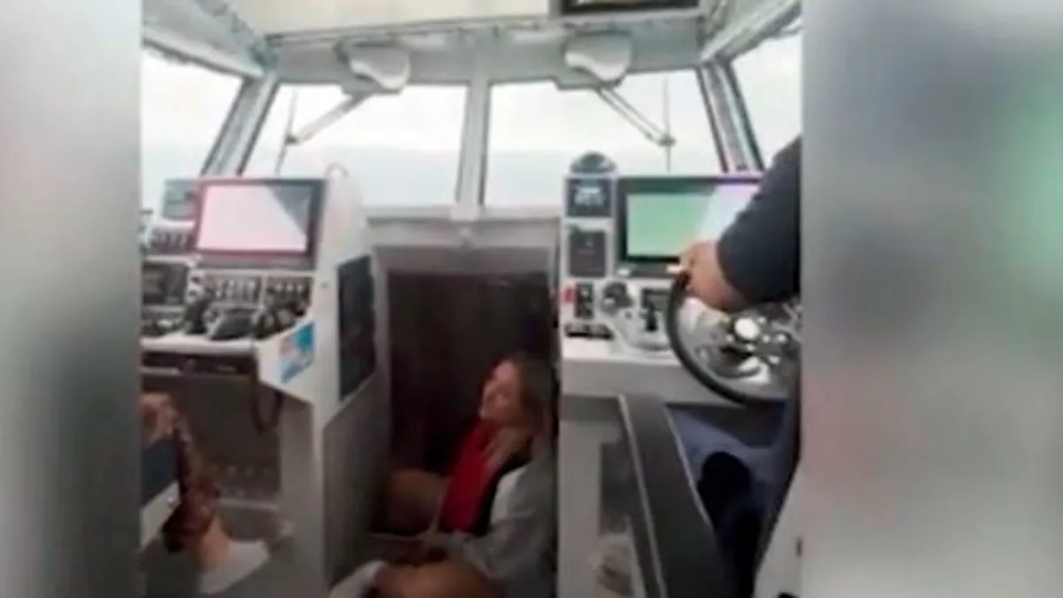 Marmara Denizi’nde arıza yapıp sürüklenen teknedeki 9 kişi kurtarıldı Marmara Denizi’nde arıza yapıp sürüklenen teknedeki 9 kişi kurtarıldı