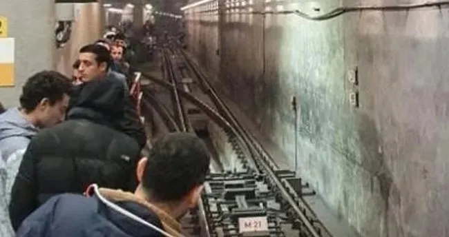 İstanbul da metro arızası vatandaşlar yürüyerek devam etti